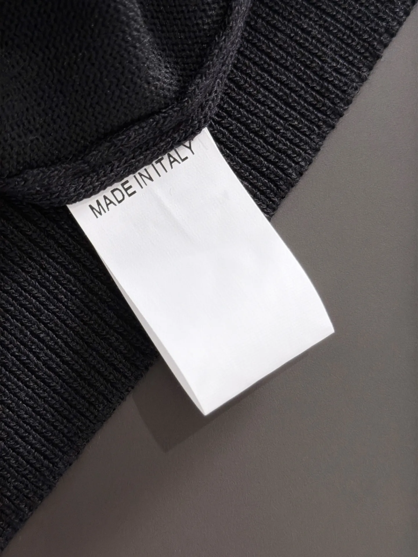 Next day shipment BC high quality-Brunello Cucineli 26ss New Arrival men's short-sleeved T-shirt. Like LP, it belongs to the same old-money style top brand. New Arrival is a top-notch brand. New Arrival Original men's casual short-sleeved. Made of combed cotton yarn knitted cotton-like fabric. Exclusive Premium custom-controlled raw materials. It feels substantial when weighed. The upper body is also more textured than ordinary T-shirts. Fashionable Versatile Hot Sale, skin-friendly and comfortable to wear, premium boutique, exquisite workmanship from Factory, great upper body, essential item for men, complete with three standards Sizes M-3XL